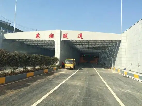 濟寧東湖隧道橋架安裝